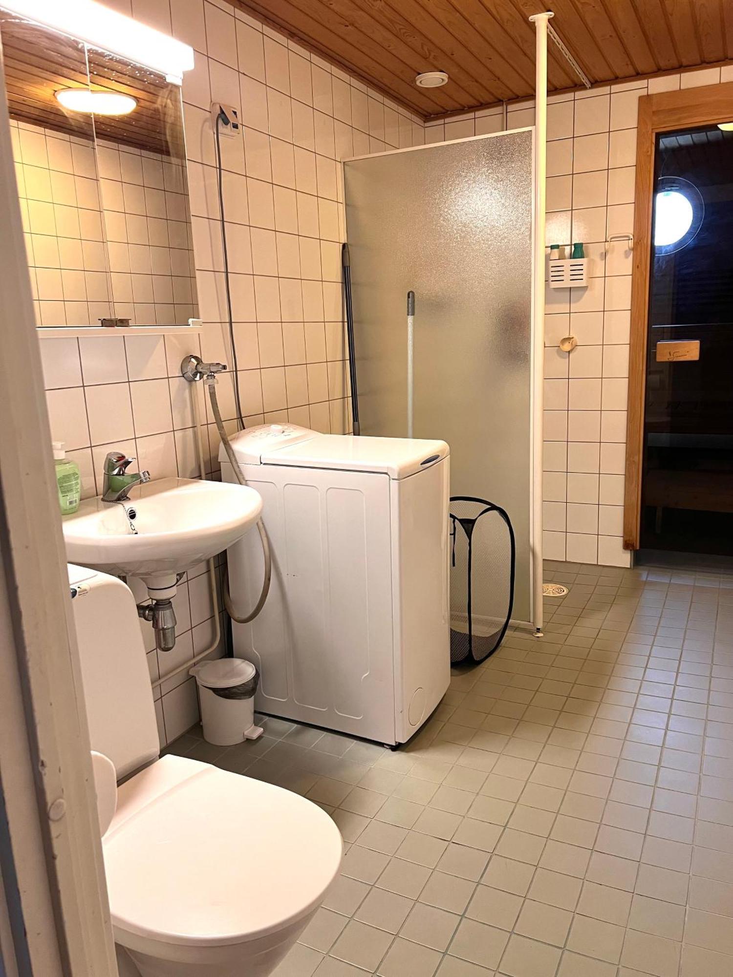Spacious Retreat With Private Sauna Lejlighed *